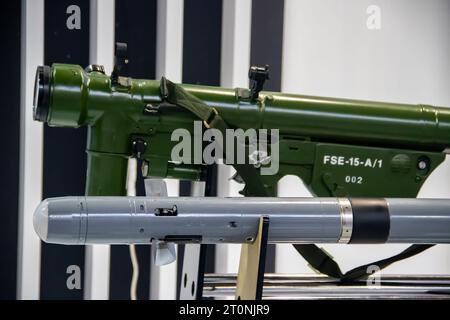 GPS-satellitengesteuerte Raketenabwehrmörtel, entdeckt auf der Militärmesse in Belgrad, Serbien Stockfoto