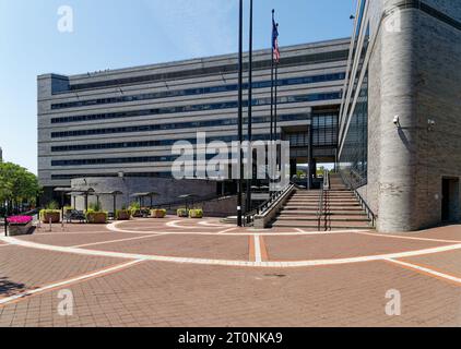 Das North Academic Center, das 1984 auf dem Gelände des Lewisohn-Stadions erbaut wurde, ist eine Abkehr von den gotischen Gebäuden des City College, die George Post entworfen hat. Stockfoto