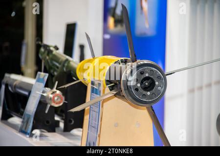 GPS-satellitengesteuerte Raketenabwehrmörtel, entdeckt auf der Militärmesse in Belgrad, Serbien Stockfoto