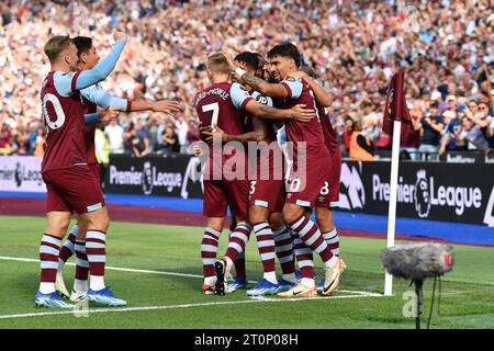 London, Großbritannien. Oktober 2023. *** Während des Premier League-Spiels zwischen West Ham United und Newcastle United im London Stadium, Queen Elizabeth Olympic Park, London, England am 8. Oktober 2023. Foto von Phil Hutchinson. Nur redaktionelle Verwendung, Lizenz für kommerzielle Nutzung erforderlich. Keine Verwendung bei Wetten, Spielen oder Publikationen eines einzelnen Clubs/einer Liga/eines Spielers. Quelle: UK Sports Pics Ltd/Alamy Live News Stockfoto