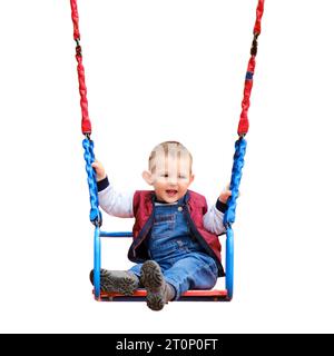 Eine Großmutter fotografiert ihren kleinen Enkel auf ihrem Handy, während sie auf dem Spielplatz steht, isoliert auf weißem Hintergrund. Die Seniorin schießt einen V Stockfoto