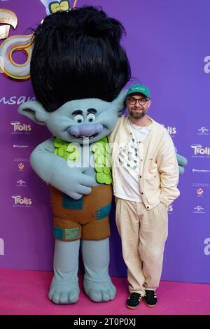 Köln, Deutschland. Oktober 2023. Der Sprecher Mark Forster kommt zur Premiere des Films „Trolls – Strong Together“. Quelle: Henning Kaiser/dpa/Alamy Live News Stockfoto