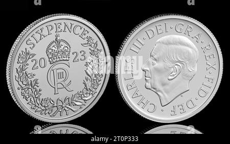 Großbritannien 2023 Sixpence und der erste Sixpence, der König Karl III. Seit seiner Ernennung zum neuen Monarchen war Stockfoto