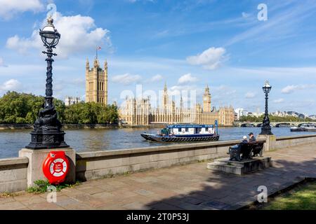 Houses of Parliament von Albert Embankment Path, South Bank, London Borough of Lambeth, Greater London, England, Vereinigtes Königreich Stockfoto