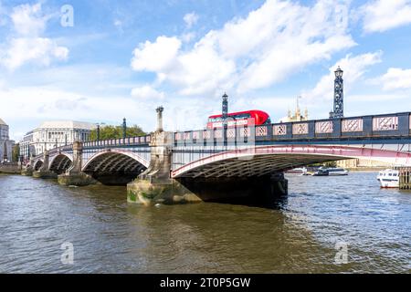 Lambeth Bridge über die Themse, South Bank, London Borough of Lambeth, Greater London, England, Vereinigtes Königreich Stockfoto