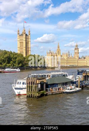 Houses of Parliament von Albert Embankment Path, South Bank, London Borough of Lambeth, Greater London, England, Vereinigtes Königreich Stockfoto