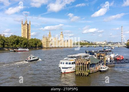 Houses of Parliament auf der anderen Seite der Themse von Lambeth Bridge, South Bank, London Borough of Lambeth, Greater London, England, Vereinigtes Königreich Stockfoto