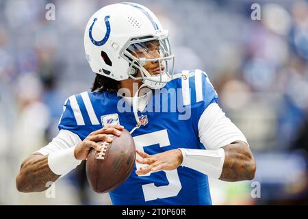 Indianapolis, Indiana, USA. Oktober 2023. Indianapolis Colts Quarterback Anthony Richardson (5) während des Vorspiels gegen die Tennessee Titans in Indianapolis, Indiana. John Mersits/CSM/Alamy Live News Stockfoto