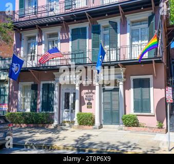 NEW ORLEANS, LA, USA - 17. SEPTEMBER 2023: Lamothe House Hotel an der Esplanade Avenue Stockfoto