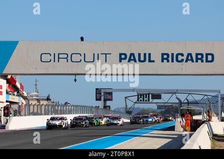 Le Castellet, Frankreich. Oktober 2023. Start in der 6. Runde des Championnat de France FFSA GT - GT4, Frankreich. , . Auf dem Circuit de Paul Ricard, in Le Castellet, Frankreich - Foto Grégory Lenormand/DPPI Credit: DPPI Media/Alamy Live News Credit: DPPI Media/Alamy Live News Stockfoto