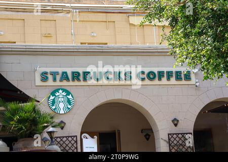 Starbucks Coffee Shop Ladenkette Eingang und Schild in Rhodos City, Griechenland Stockfoto