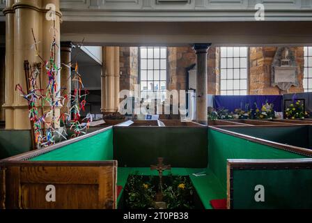 Die Church of Saint Mary ist eine anglikanische Pfarrkirche, die der Stadt Whitby in North Yorkshire dient. Stockfoto