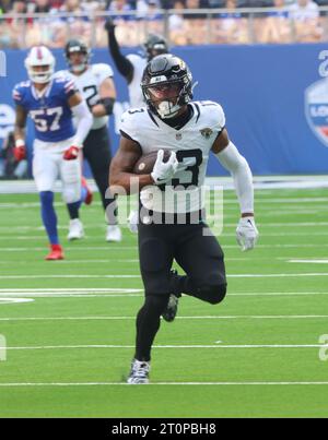 London, Großbritannien. Oktober 2023. Christian Kirk spielt mit dem Fußballspieler Jacksonville Jaguars während des Spiels gegen die Buffalo Bills im Spiel der NFL International Series in der White Hart Lane in London am Sonntag, den 08. Oktober 2023. Die Jaguare haben die Bills mit 25:20. Foto: Hugo Philpott/UPI Credit: UPI/Alamy Live News Stockfoto