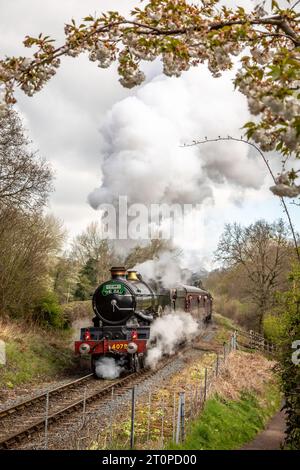 GWR 'Castle' 4-6-0 No. 4079 'Pendennis Castle' startet am Bahnhof Hampton Loade an der Severn Valley Railway Stockfoto