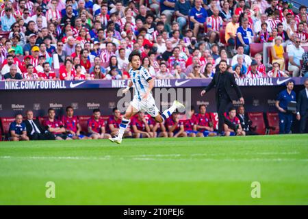 Madrid, Spanien. Oktober 2023. Takefusa Kubo (Real Sociedad) spielte während des Fußballspiels der spanischen Meisterschaft La Liga EA Sports zwischen Atletico Madrid und Real Sociedad am 08. Oktober 2023 im Stadion Civitas Metropolitano in Madrid, Spanien Credit: Independent Photo Agency/Alamy Live News Stockfoto