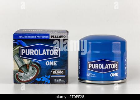 ST. PAUL, MN, USA – 23. SEPTEMBER 2023: Purolator One Motorölfilter und Markenlogo. Stockfoto