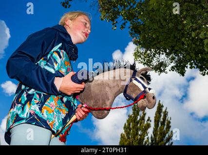 Pardubice, Tschechische Republik. Oktober 2023. Die Grand Pardubice Steeplechase in Pardubice, Tschechische Republik, 8. Oktober 2023. Quelle: Roman Vondrous/CTK Photo/Alamy Live News Stockfoto