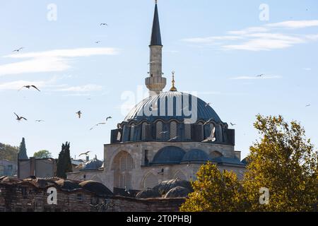 Foto der Moschee. Rustem Pasa Moschee in Istanbul. Hintergrundfoto Ramadan oder islamisches Konzept. Stockfoto