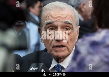 London, Großbritannien. Oktober 2023. LONDON, VEREINIGTES KÖNIGREICH - 07. OKTOBER 2023: Regisseur Martin Scorsese spricht vor den Medien, während er am 07. Oktober 2023 auf dem roten Teppich der Headline-Gala für „Killers of the Flower Moon“ während des 67. BFI London Film Festivals in der Royal Festival Hall in London, Vereinigtes Königreich, teilnimmt. (Foto: Wiktor Szymanowicz/NurPhoto) Credit: NurPhoto SRL/Alamy Live News Stockfoto