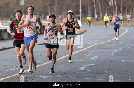 Läufer beim Royal Victoria Marathon am 8. Oktober 2023 in Victoria, British Columbia, Kanada. Stockfoto