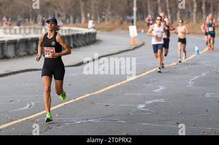 Läufer beim Royal Victoria Marathon am 8. Oktober 2023 in Victoria, British Columbia, Kanada. Stockfoto