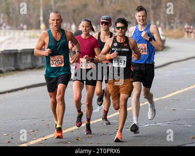 Läufer beim Royal Victoria Marathon am 8. Oktober 2023 in Victoria, British Columbia, Kanada. Stockfoto