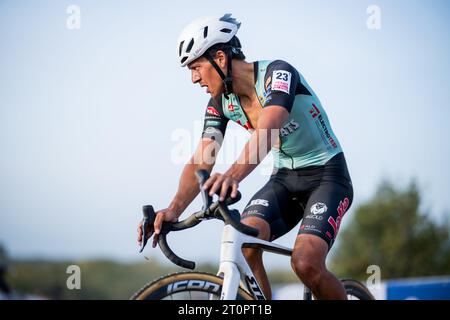 Beringen, Belgien. Oktober 2023. Der belgische Tom Meeusen wurde während des Männer-Elite-Rennens des Cyclocross-Rennens „Cross Beringen“ am Sonntag, den 08. Oktober 2023 in Beringen, Rennen 1/7 des Exact Cross-Wettbewerbs, in Aktion genommen. BELGA FOTO JASPER JACOBS Credit: Belga News Agency/Alamy Live News Stockfoto