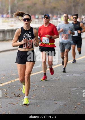 Läufer beim Royal Victoria Marathon am 8. Oktober 2023 in Victoria, British Columbia, Kanada. Stockfoto