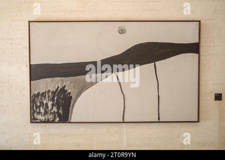 Mallorca, Spanien - 8. Oktober 2023: Abstaktkunst im Museum und Galerie der Miro Foundation, Palma de Mallorca Stockfoto