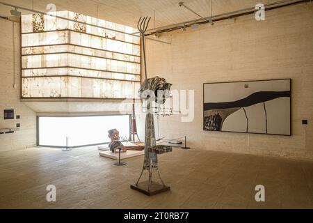 Mallorca, Spanien - 8. Oktober 2023: Abstaktkunst im Museum und Galerie der Miro Foundation, Palma de Mallorca Stockfoto