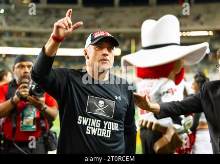 Waco, Texas, USA. Oktober 2023. Joey McGuire, Cheftrainer der Texas Tech Red Raiders, nach dem NCAA Football-Spiel zwischen den Texas Tech Red Raiders und Baylor Bears im McLane Stadium in Waco, Texas. Matthew Lynch/CSM/Alamy Live News Stockfoto