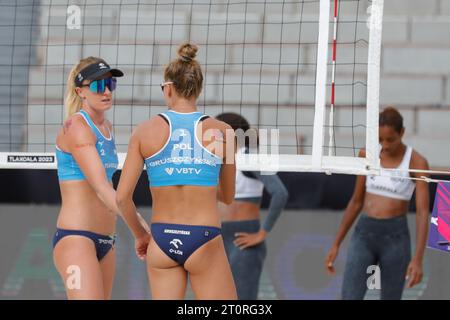 Tlaxcala, Mexiko. Oktober 2023. Oktober 2023. Tlaxcala, Mexiko; Jagoda Gruszczynska und Aleksandra Wachowicz von Polen während des Polens gegen die Dominikanische Republik bei der Beachvolleyball-Weltmeisterschaft, die am 8. Oktober 2023 auf der Apizaco Stierkampfarena ausgetragen wurde. In Tlaxcala Mexico (Foto: Essene Hernandez/Eyepix Group) Credit: Eyepix Group/Alamy Live News Stockfoto