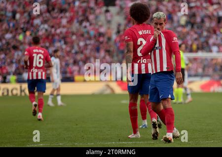 Madrid, Spanien. Oktober 2023. Madrid Spanien; 08.10.2023.- Anoine Griezmann trifft Torstrafe. Atletico de Madrid gegen Real Sociedad, spanisches Fußballspiel Tag 9 im Stadion Cívitas Metropolitano gipfelte 2-1 gegen Atletico mit Toren von Samuel Lino 22' und Antoine Griezmann 89' aus einem Elfmeterschießen. Und für Real Sociedad erzielte Mikel Oyarzabal 73' Guthaben: Juan Carlos Rojas/ Picture Alliance/dpa/Alamy Live News Stockfoto