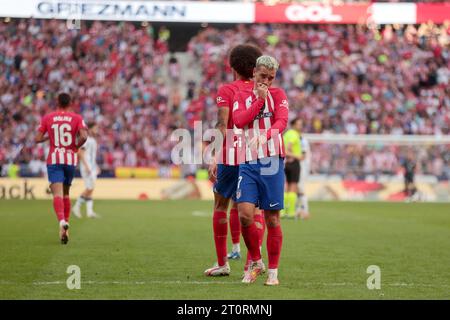 Madrid, Spanien. Oktober 2023. Madrid Spanien; 08.10.2023.- Anoine Griezmann trifft Torstrafe. Atletico de Madrid gegen Real Sociedad, spanisches Fußballspiel Tag 9 im Stadion Cívitas Metropolitano gipfelte 2-1 gegen Atletico mit Toren von Samuel Lino 22' und Antoine Griezmann 89' aus einem Elfmeterschießen. Und für Real Sociedad erzielte Mikel Oyarzabal 73' Guthaben: Juan Carlos Rojas/ Picture Alliance/dpa/Alamy Live News Stockfoto