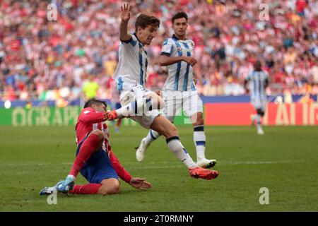 Madrid, Spanien. Oktober 2023. Madrid Spanien; 08.10.2023.- Atletico de Madrid gegen Real Sociedad, das spanische Fußballspiel Tag 9 im Stadion Cívitas Metropolitano ausgetragen wurde, gipfelte 2-1 gegen Atletico mit Toren von Samuel Lino 22' und Antoine Griezmann 89' aus einem Elfmeterschießen. Und für Real Sociedad erzielte Mikel Oyarzabal 73' Guthaben: Juan Carlos Rojas/ Picture Alliance/dpa/Alamy Live News Stockfoto