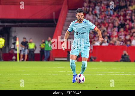 GRANADA, SPANIEN - 8. OKTOBER: Ilkay Gündogan vom FC Barcelona kontrolliert den Ball während des Spiels zwischen Granada CF und FC Barcelona von La Liga EA Sports am 8. Oktober 2023 im Estadio Nuevo Los Carmenes in Granada, Spanien. (Foto: Samuel Carreño) Credit: PX Images/Alamy Live News Stockfoto