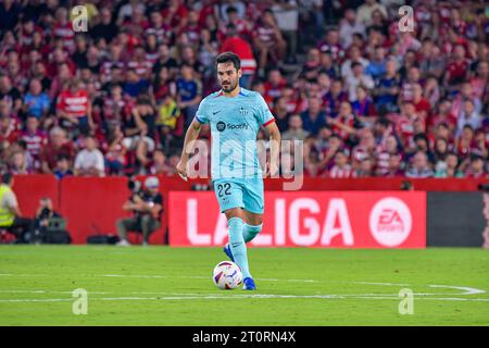 GRANADA, SPANIEN - 8. OKTOBER: Ilkay Gündogan vom FC Barcelona kontrolliert den Ball während des Spiels zwischen Granada CF und FC Barcelona von La Liga EA Sports am 8. Oktober 2023 im Estadio Nuevo Los Carmenes in Granada, Spanien. (Foto: Samuel Carreño) Credit: PX Images/Alamy Live News Stockfoto