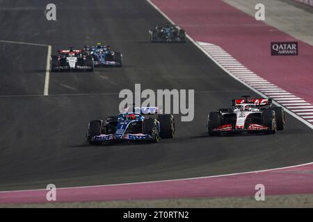 Doha, Katar. Oktober 2023. #31 Esteban Ocon (FRA, BWT Alpine F1 Team), #20 Kevin Magnussen (DNK, MoneyGram Haas F1 Team), F1 Grand Prix von Katar auf dem Lusail International Circuit am 8. Oktober 2023 in Doha, Katar. (Foto von HOCH ZWEI) Credit: dpa/Alamy Live News Stockfoto