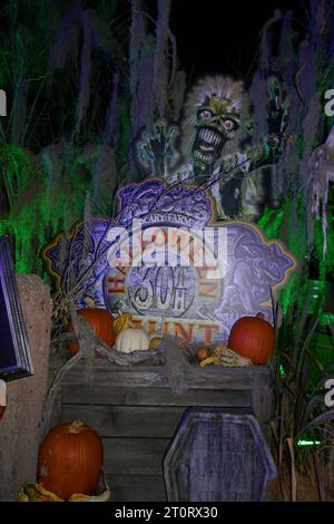 Buena Park, Kalifornien, USA 4. Oktober 2023 KnottÕs Scary Farm Halloween Haunt 50. Jahrestag auf der KnottÕs Berry Farm am 4. Oktober 2023 in Buena Park, Kalifornien, USA. Foto: Barry King/Alamy Stock Photo Stockfoto