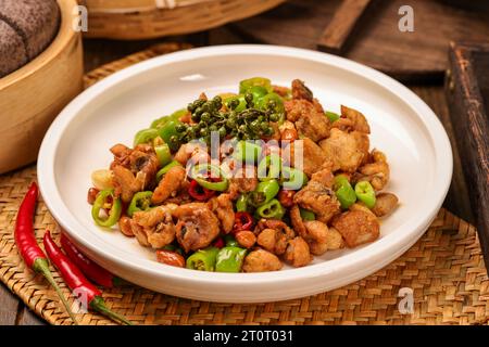 Gebratenes (sautes) Hühnchen und Auflauf Stockfoto