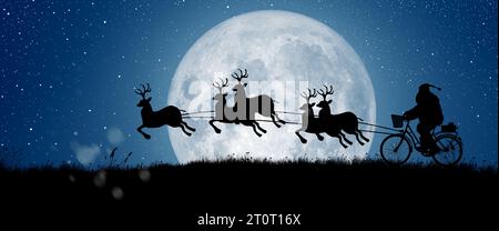 Silhouette des Weihnachtsmannes erhalten einen Zug auf ihre Rentiere über Vollmond in der Nacht zu fahren Weihnachten. Frohe Weihnachten und schöne Feiertage. Stockfoto