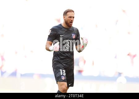 Madrid, Spanien. Oktober 2023. Jan Oblak (Atletico) Fußball/Fußball : Oblak feiert nach Linos Tor während des spanischen Spiels "LaLiga EA Sports" zwischen Club Atletico de Madrid 2-1 Real Sociedad im Estadio Civitas Metropolitano in Madrid, Spanien . Quelle: Mutsu Kawamori/AFLO/Alamy Live News Stockfoto