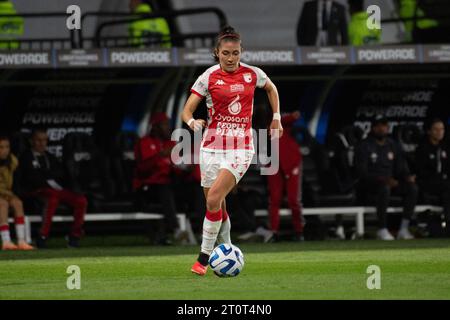 Bogota, Kolumbien. Oktober 2023. Natalia Gaitan des Club Independiente Santa Fe während des Gruppenspiels zwischen dem Club Independiente Santa Fe (4) und dem Club Universitarrio de Deportes (0) während der Copa Libertadores Femenina in Bogota, Kolumbien, 8. Oktober 2023. Foto: Chepa Beltran/Long Visual Press Credit: Long Visual Press/Alamy Live News Stockfoto