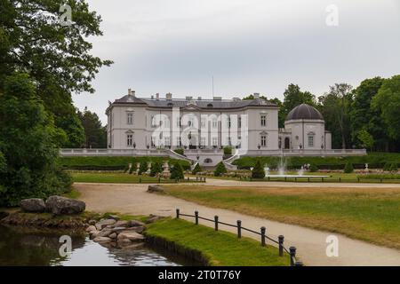 Palanga Bernsteinmuseum in Palanga, Litauen. Sommerlicher stimmungsvoller Tag. Stockfoto