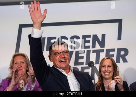 Wiesbaden GER, Landtagswahl Hessen, Wahlabend im Landtag, 08.10.2023 Boris Rhein CDU freut sich, GER, Landtagswahl Hessen, Wahlabend im Hessichen Landtag, 08.10.2023 *** Wiesbaden GER, Landtagswahl Hessen, Wahlabend im landtag, 08 10 2023 Boris Rhein CDU freut sich, GER, Landtagswahl Hessen, Wahlabend im hessischen landtag, 08 10 2023 Copyright: xEibner-Pressefoto/FlorianxWieganx EP FWD Credit: Imago/Alamy Live News Stockfoto