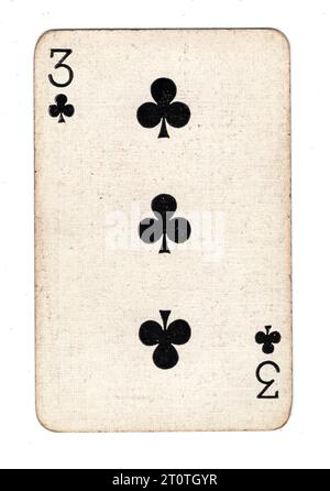 Eine Vintage-drei-Clubs-Spielkarte isoliert auf weißem Hintergrund. Stockfoto