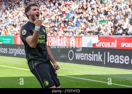 Zwolle, Niederlande. Oktober 2023. Santiago Gimenez aus Feyenoord feiert sein Tor während des niederländischen Eredivisie-Spiels zwischen PEC Zwolle und Feyenoord am 8. Oktober 2023 in Zwolle, Niederlande Credit: Orange Pics BV/Alamy Live News Stockfoto