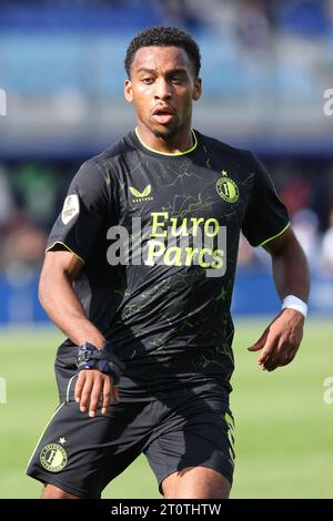Zwolle, Niederlande. Oktober 2023. Quinten Timber of Feyenoord sieht beim niederländischen Eredivisie-Spiel zwischen PEC Zwolle und Feyenoord am 8. Oktober 2023 in Zwolle, Niederlande Credit: Orange Pics BV/Alamy Live News Stockfoto