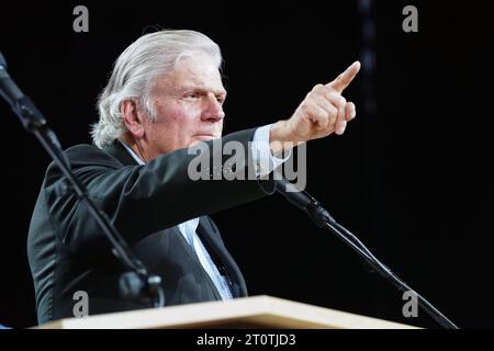 Die Missionsgesellschaft des frueheren US-Baptistenpredigers Billy Graham 1918-2018 laedt zur Evangelisationsveranstaltung Festival of Hope Festival der Hoffnung am Samstag nach Essen ein. Die Predigt in der Grugahalle hallt Grahams Sohn Franklin Foto vom 07.10.2023. Er steht an der Spitze der Billy Graham Evangelistic Association BGEA und ist auch Chef der Hilfsorganisation Samaritan s Handtasche . Mehr als 200 freikirchliche Gemeinden unterstuetzen laut BGEA das Event. Siehe epd-Meldung vom 07.10.2023 REDAKTIONELLE VERWENDUNG NUR *** die Missionsgesellschaft des ehemaligen US-Baptisten-Predigers Billy Graham 1918 Stockfoto