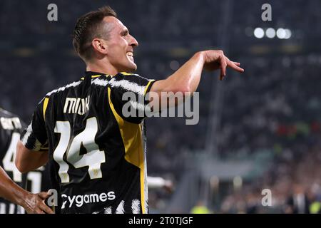 Arkadiusz Milik von Juventus FC feiert, nachdem er beim Fußball-Spiel der Serie A zwischen Juventus FC und Turin am 7. Oktober 2023 im Allianz Stadium in Turin, Italien, ein Tor geschossen hat. Stockfoto